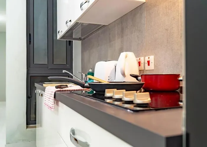 Cozy Seafront By Balluta Bay *