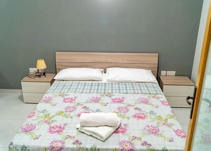 Cozy Seafront By Balluta Bay Sliema