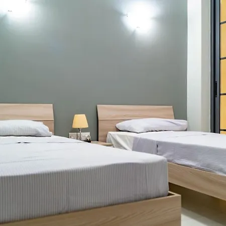 Cozy Seafront By Balluta Bay * Sliema