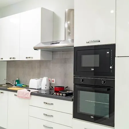 Cozy Seafront By Balluta Bay *