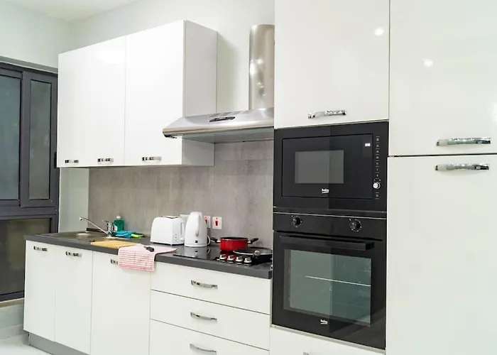 Cozy Seafront By Balluta Bay *